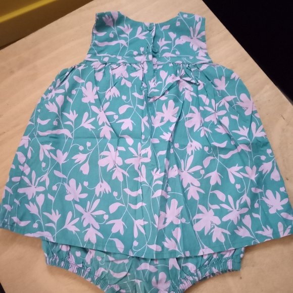 NWOT 12-18m Tea Blue with Pink Floral Design Romper feat. Crossover - Picture 5 of 5